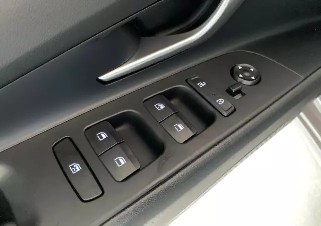 HYUNDAI Elantra 1.6 Smart