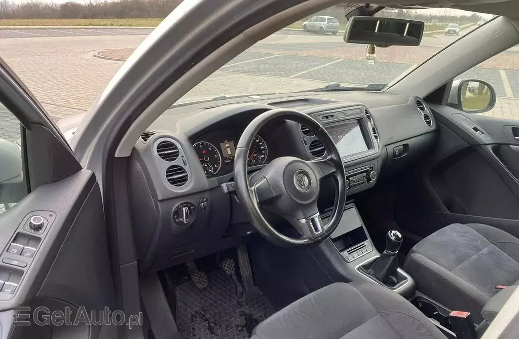 VOLKSWAGEN Tiguan 