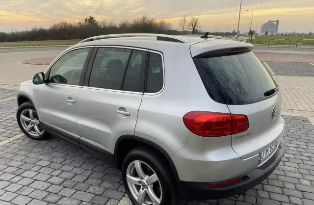 VOLKSWAGEN Tiguan 