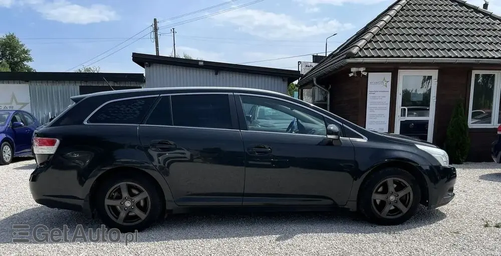 TOYOTA Avensis 