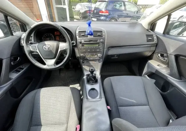 TOYOTA Avensis 