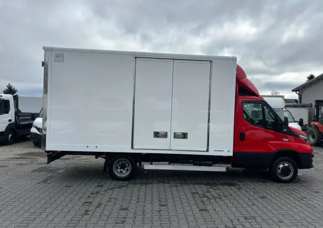 IVECO DAILY 50c16 50C15 50C17 35C14 35C15 35C17 35C18 70C17 72C15 70C18 Izoterma Chłodnia  9/8 euro palet 
