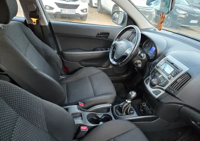 HYUNDAI I30 1.6 CRDi Base + EU5