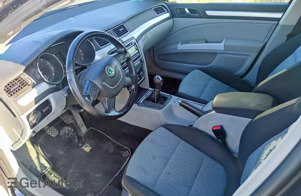 SKODA Superb 