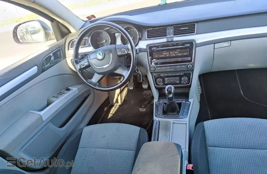 SKODA Superb 