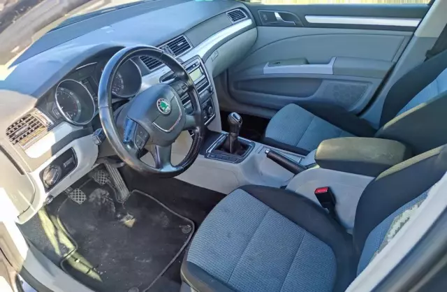 SKODA Superb 