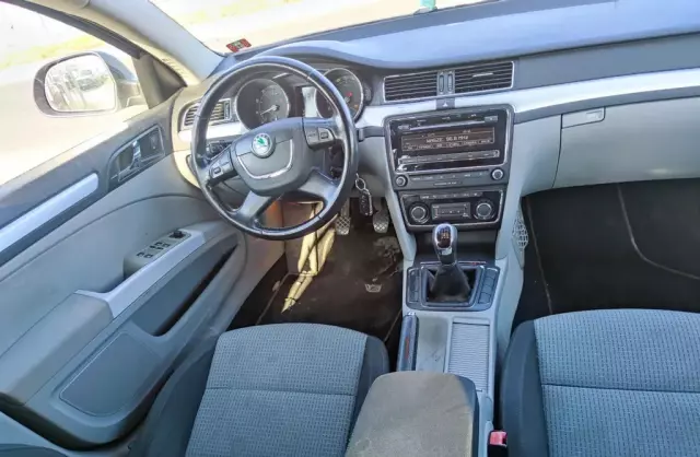 SKODA Superb 