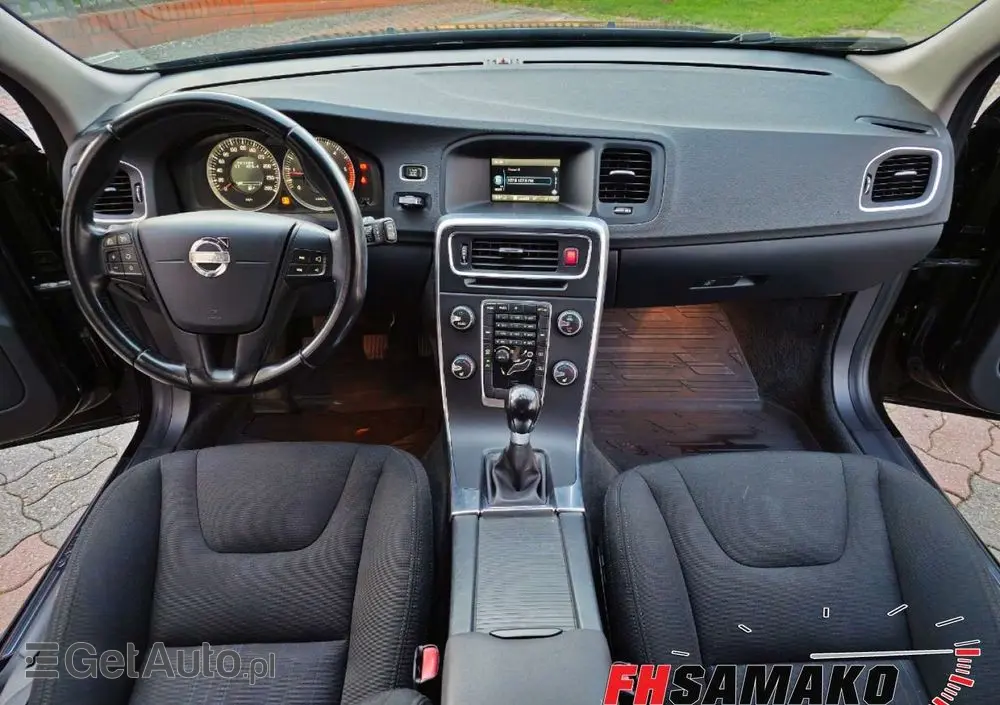 VOLVO V60 