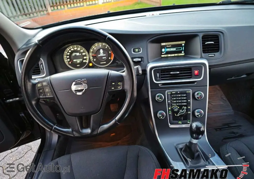VOLVO V60 