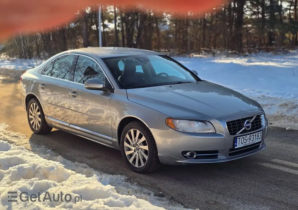 VOLVO S80 