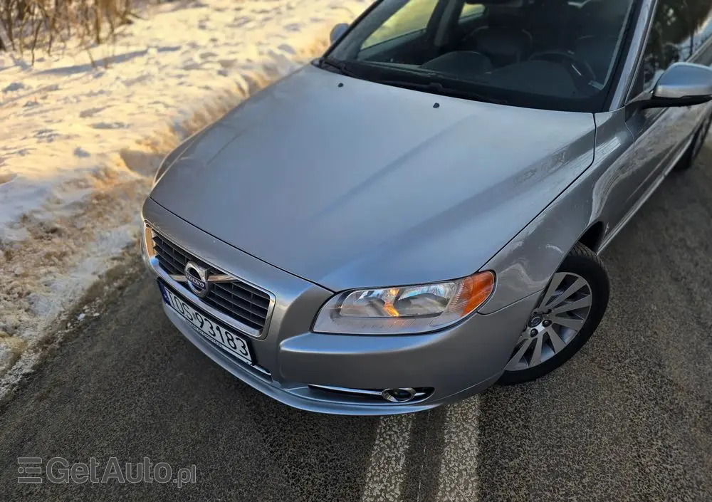 VOLVO S80 