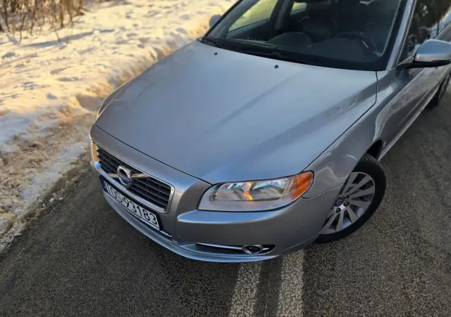 VOLVO S80 