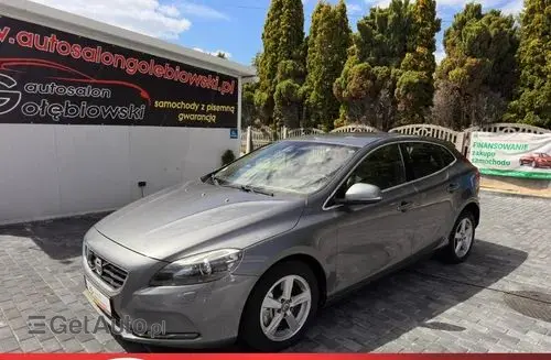 VOLVO V40 