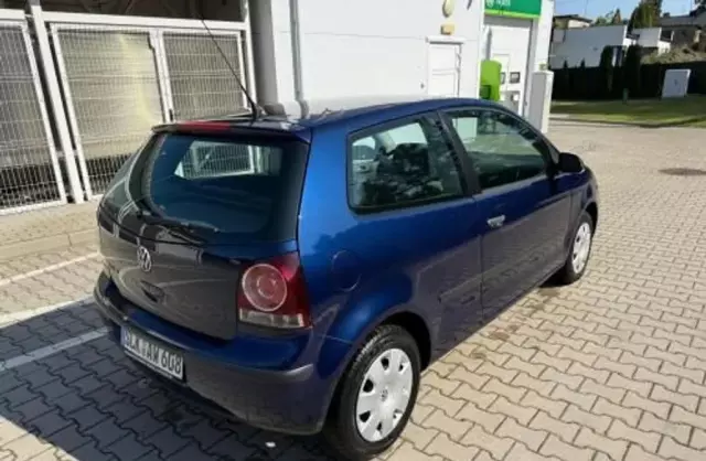 VOLKSWAGEN Polo 