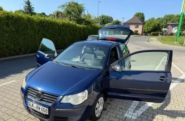 VOLKSWAGEN Polo 