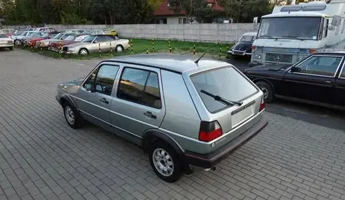 VOLKSWAGEN Golf 