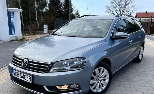 VOLKSWAGEN Passat 