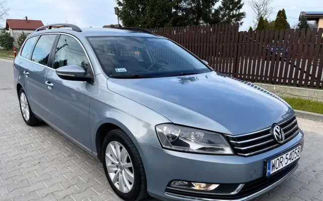 VOLKSWAGEN Passat 