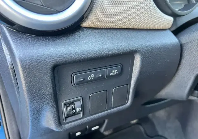 NISSAN Micra 1.0 Acenta