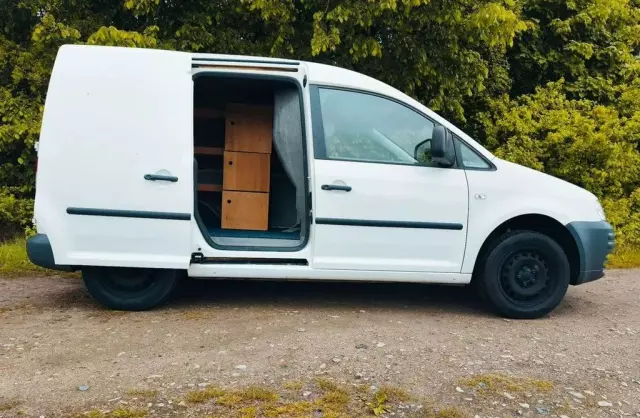 VOLKSWAGEN Caddy 