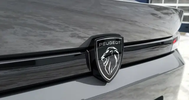 PEUGEOT 408 1.2 PureTech mHEV Allure S&S e-DSC6