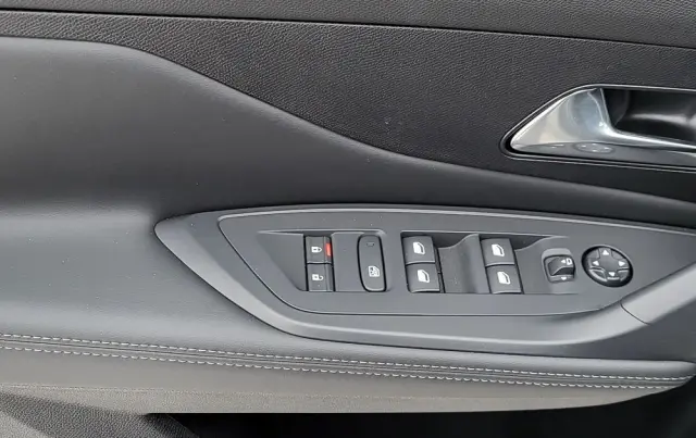 PEUGEOT 408 1.2 PureTech mHEV Allure S&S e-DSC6