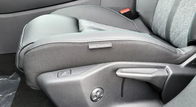 PEUGEOT 408 1.2 PureTech mHEV Allure S&S e-DSC6