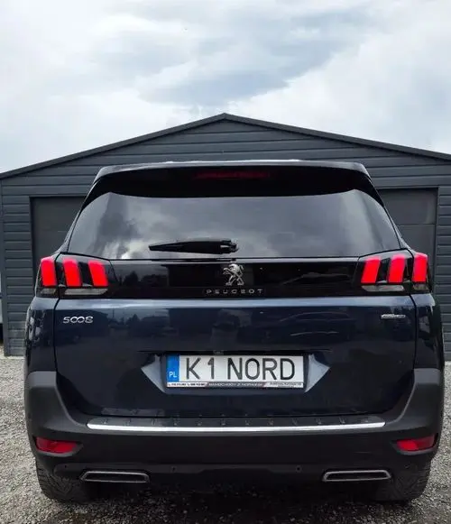 PEUGEOT 5008 