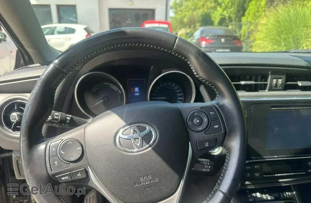 TOYOTA Auris 