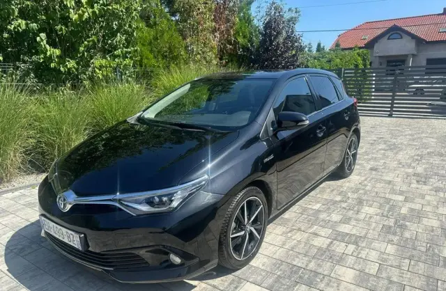 TOYOTA Auris 