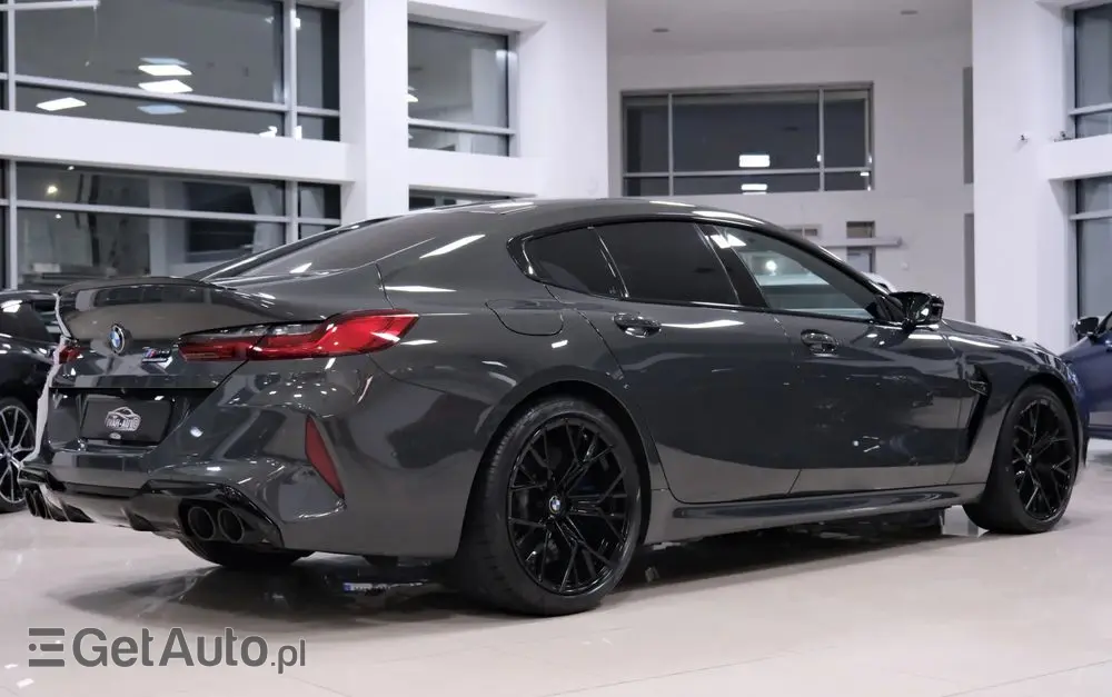 BMW M8 