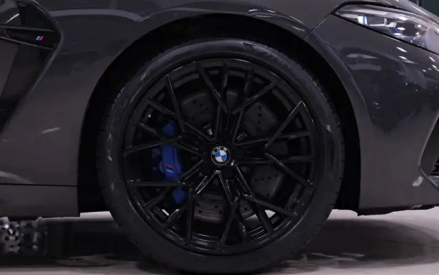 BMW M8 