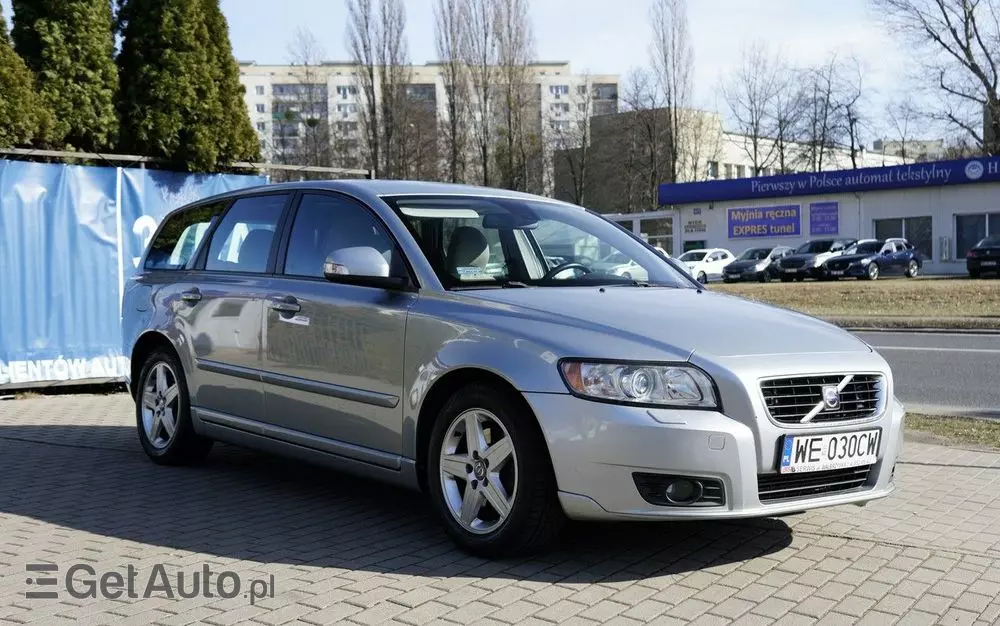 VOLVO V50 