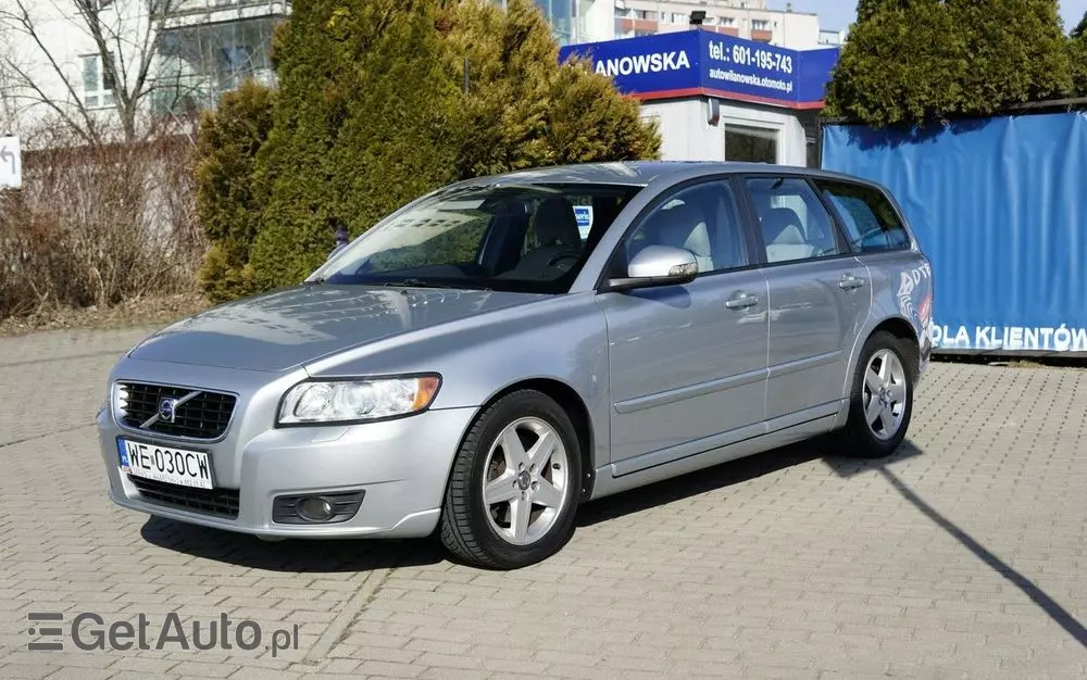 VOLVO V50 