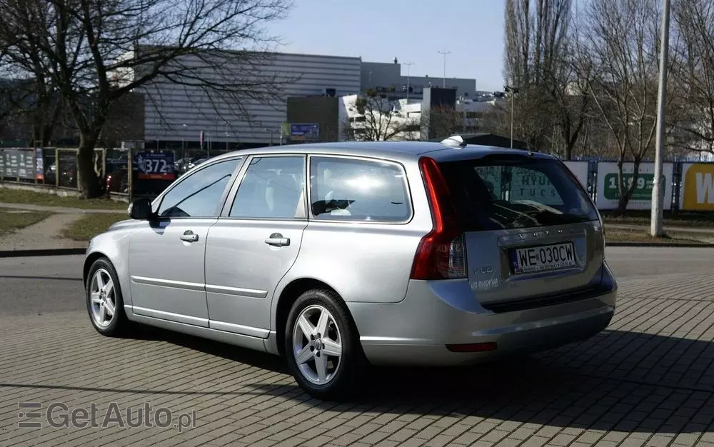 VOLVO V50 
