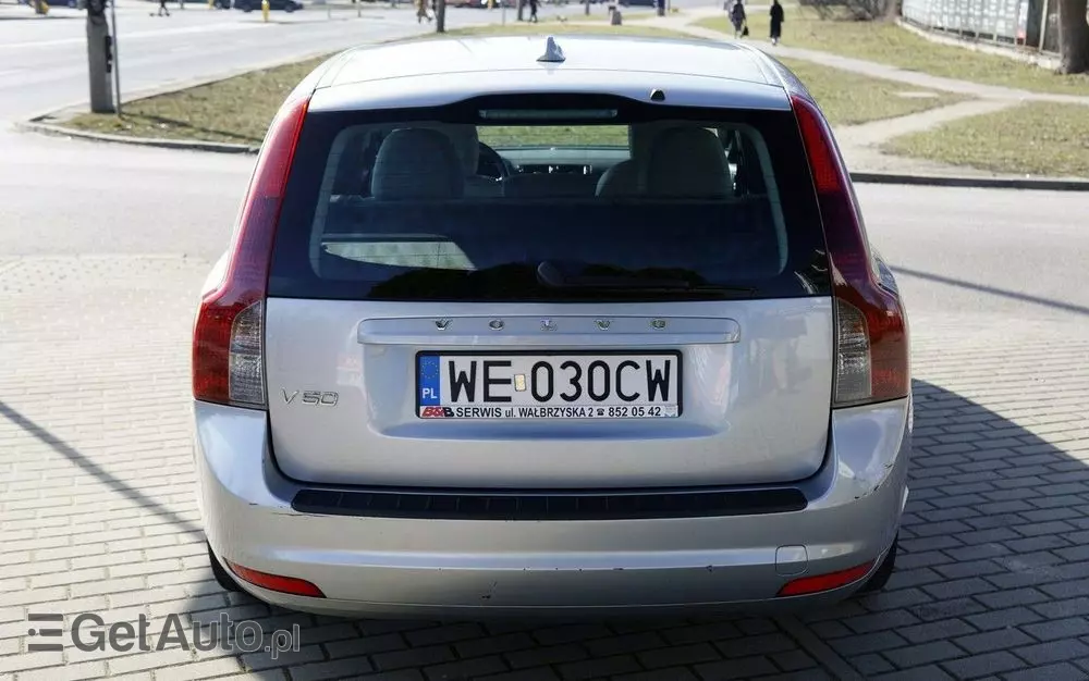 VOLVO V50 