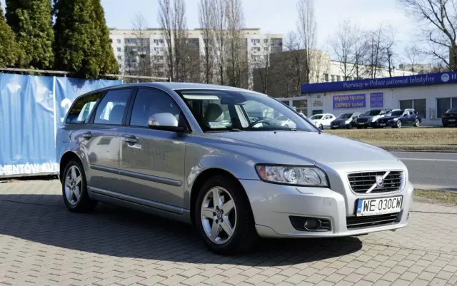 VOLVO V50 