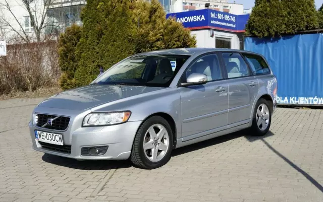 VOLVO V50 