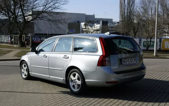 VOLVO V50 