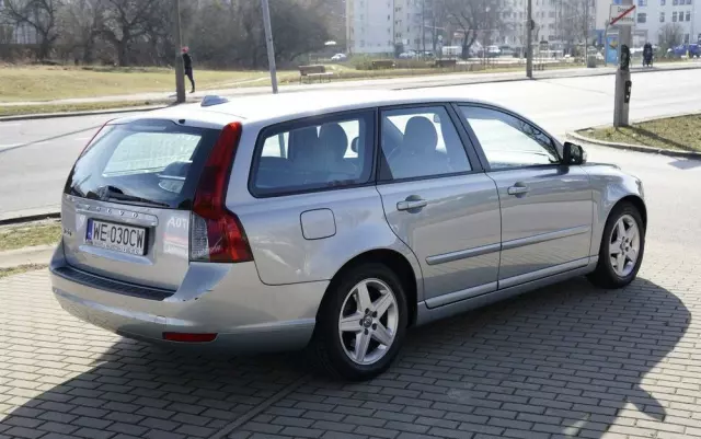 VOLVO V50 