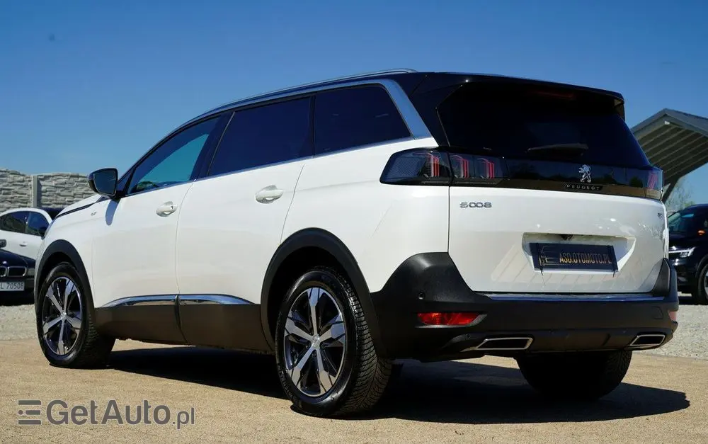 PEUGEOT 5008 