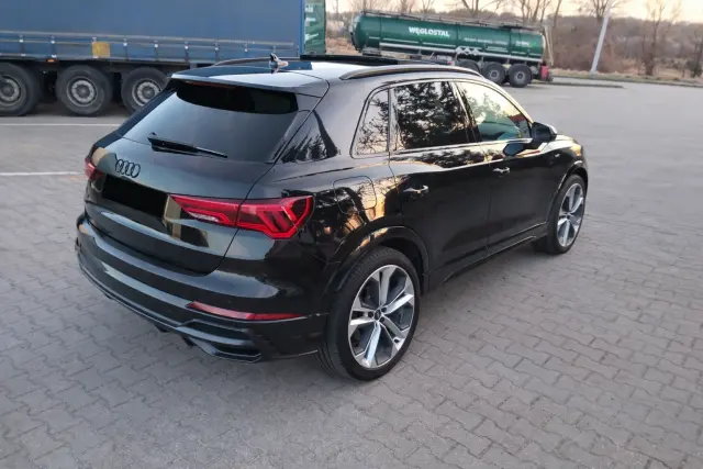 AUDI Q3 S line