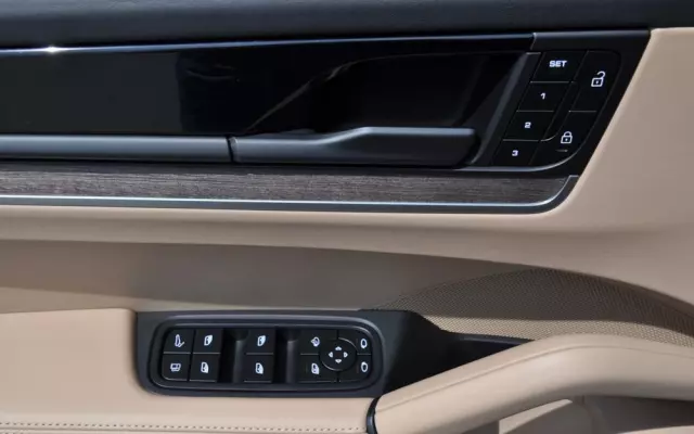 PORSCHE Cayenne E-Hybrid Turbo S Tiptronic S