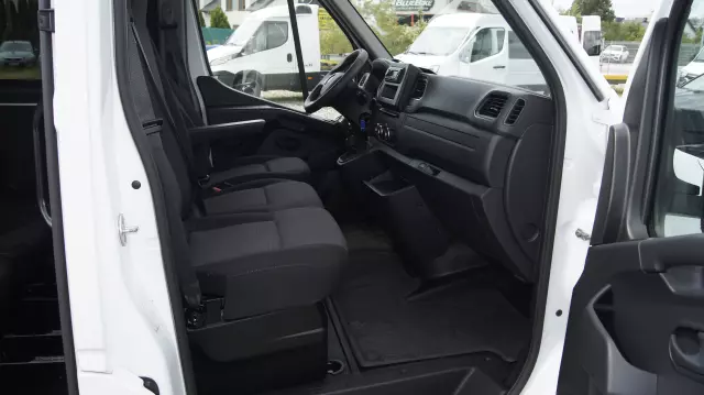 RENAULT MASTER 9 OSOBOWY