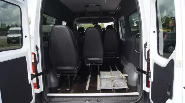 RENAULT MASTER 9 OSOBOWY