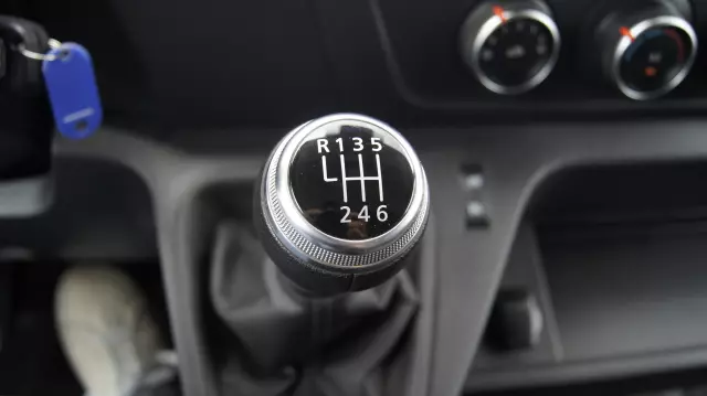 RENAULT MASTER 9 OSOBOWY