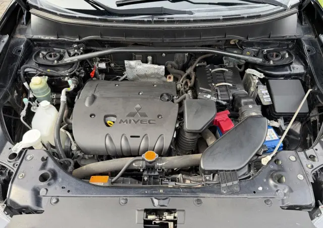 MITSUBISHI Outlander 2.0 2WD Inform