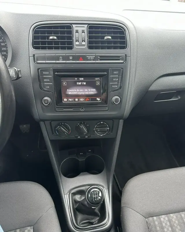 VOLKSWAGEN Polo 