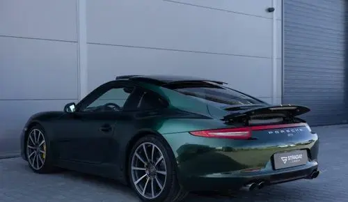 PORSCHE 911 Carrera 