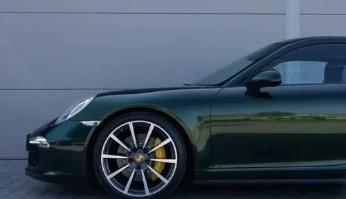 PORSCHE 911 Carrera 